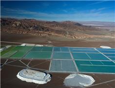 Albemarle cuts annual forecast on slumping lithium prices