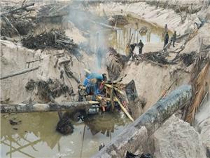 Illegal mine collapse buries gold workers in the Venezuelan Amazon
