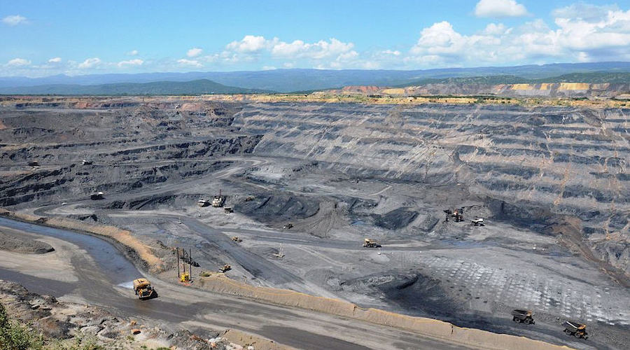 Poll shows that more Colombians support mining
