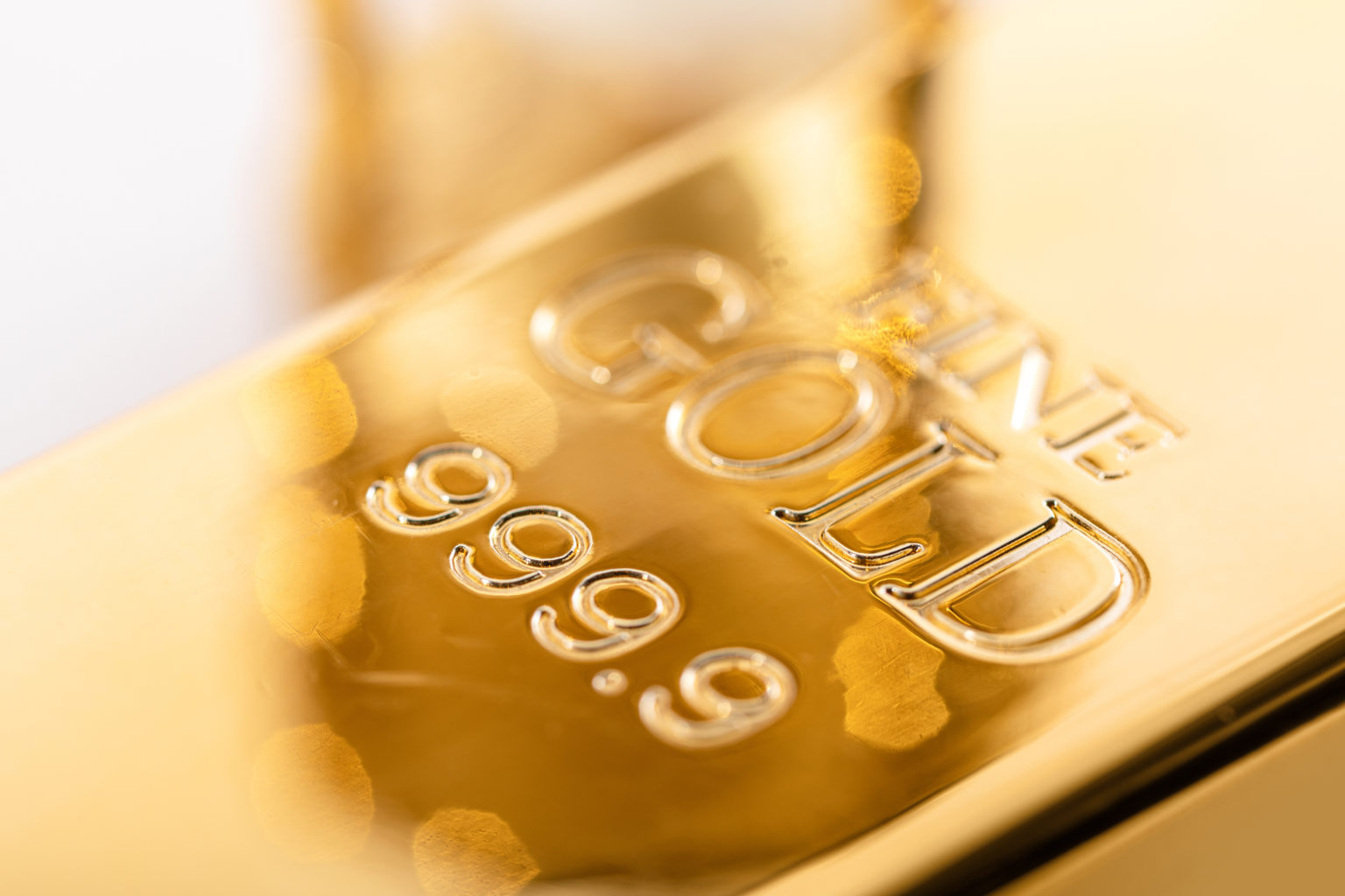 Gold price falls below $2,000 as market readjusts rate hike expectations