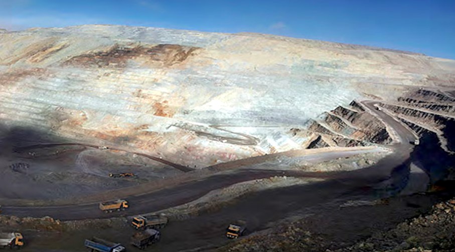 Buenaventura suspends Peru mine on permitting delays