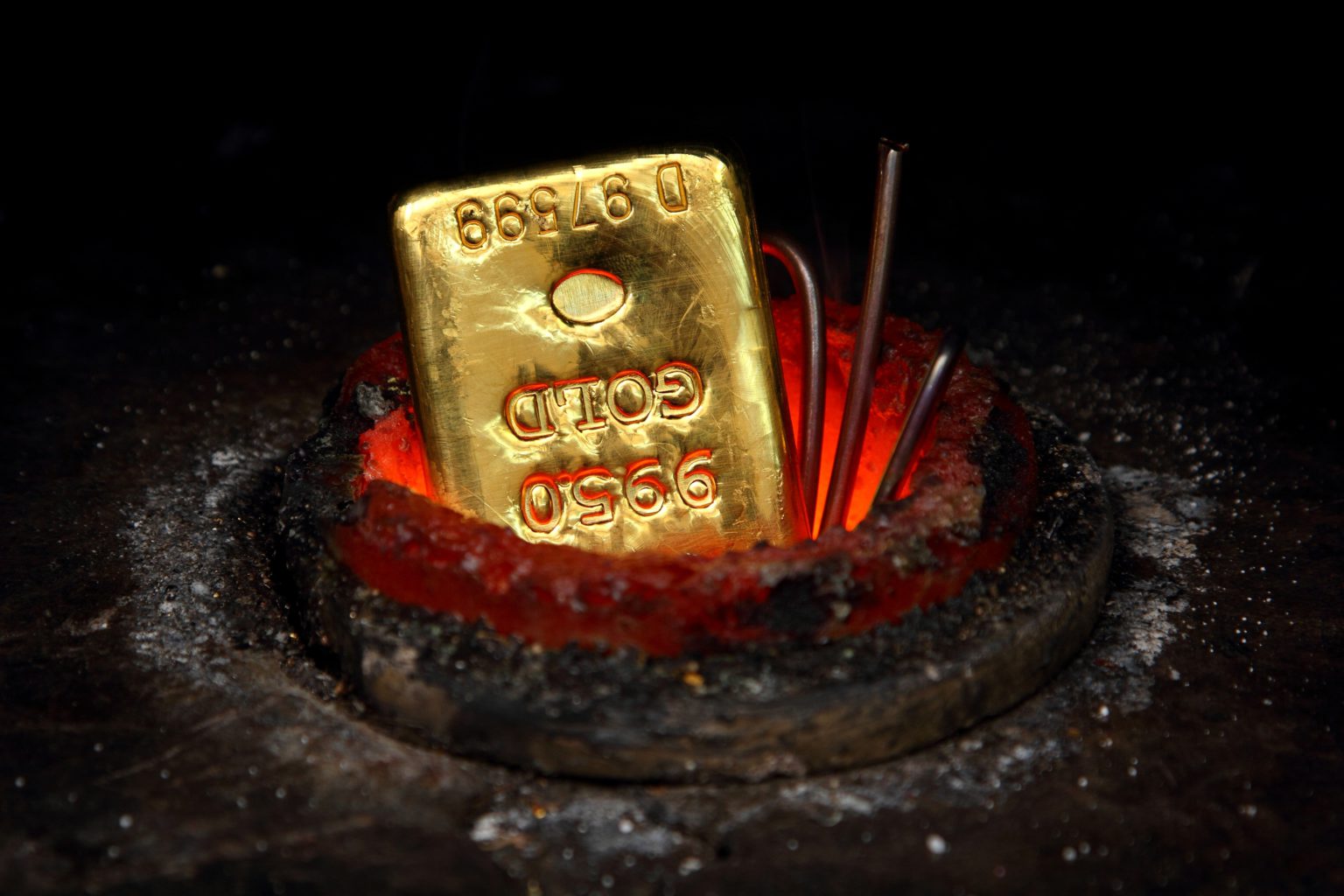 Gold price retreats from record as aggressive Fed pivot bets cool off