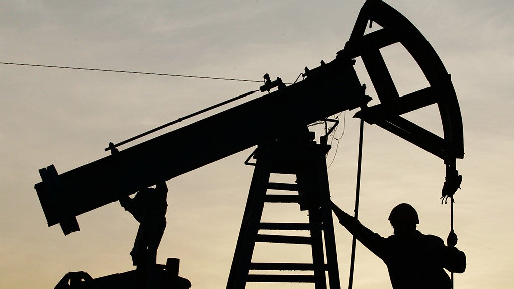 Oil prices little changed ahead of long US weekend as peace efforts hold