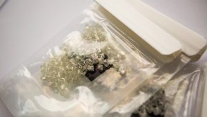 De Beers makes deep diamond price cuts for shrinking buyers club