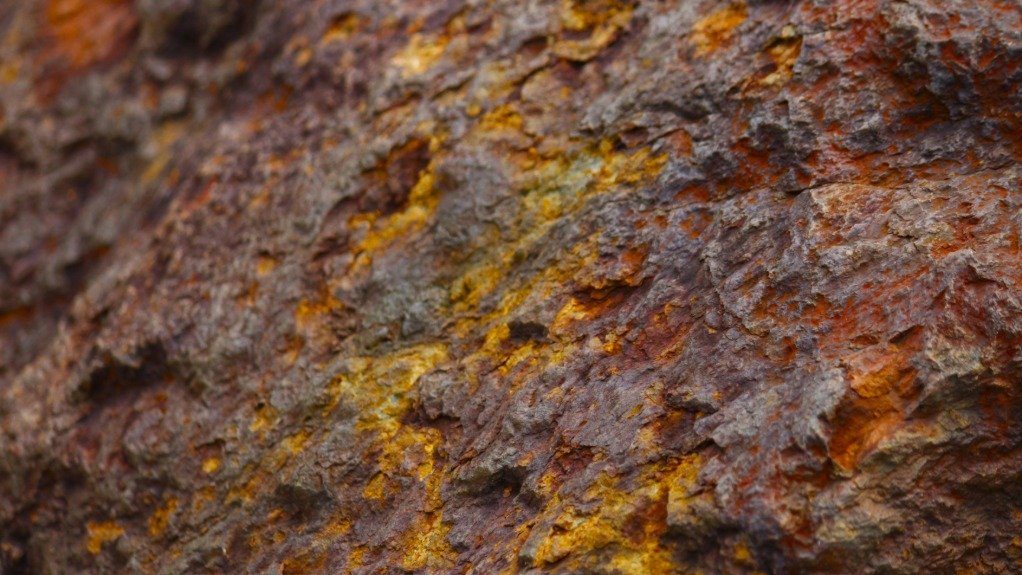 Global Uranium to consolidate Canadian shares