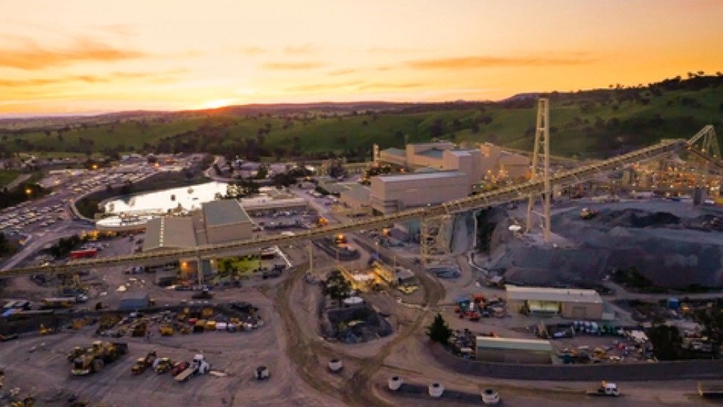 Newmont beats quarterly profit estimates on higher gold prices